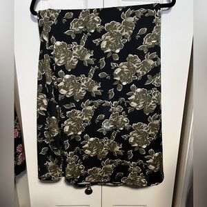 ✔️LuLaRoe Women's Maxi Skirt Black with Olive Floral Print